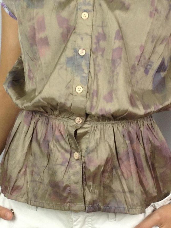 BLUSA COM RENDAS NOS OMBROS