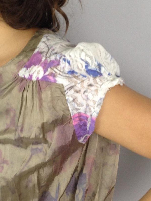 BLUSA COM RENDAS NOS OMBROS