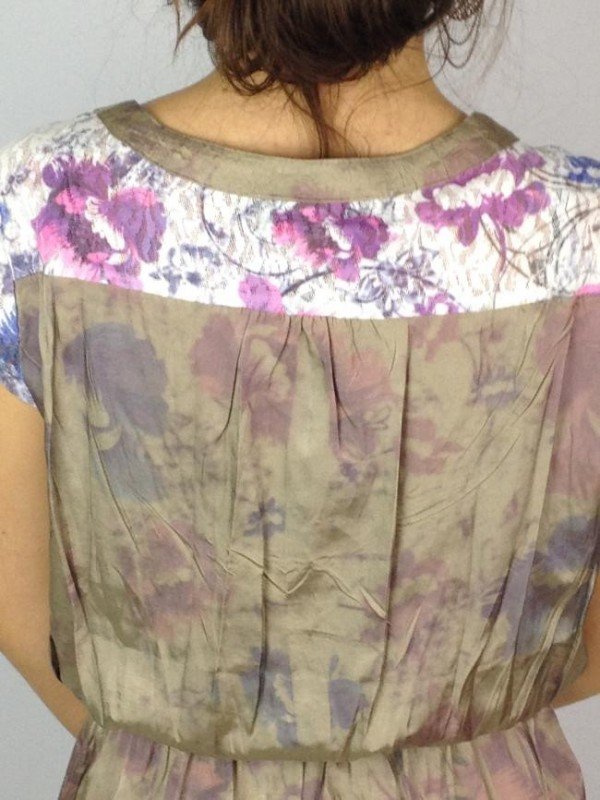 BLUSA COM RENDAS NOS OMBROS