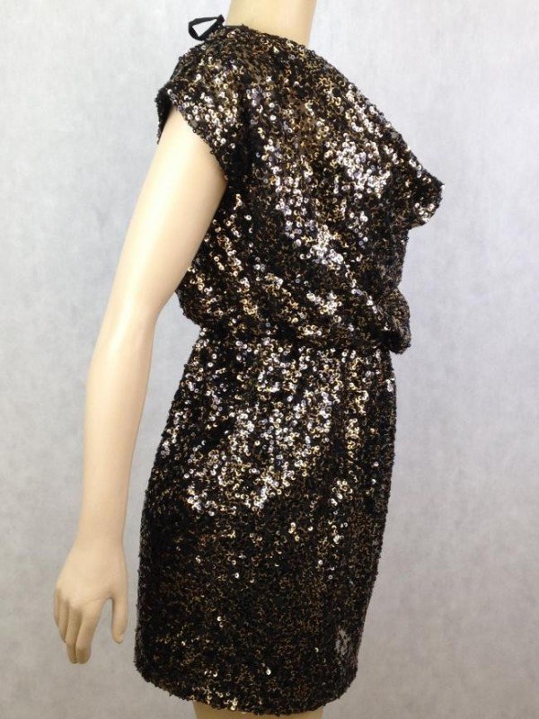 VESTIDO POPUP STORE COM PAETÊS