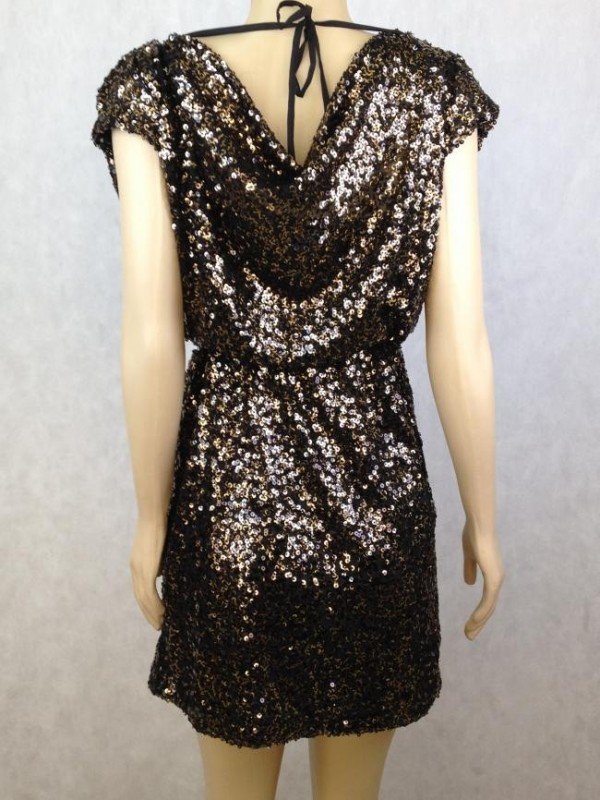 VESTIDO POPUP STORE COM PAETÊS