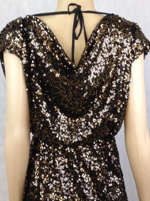VESTIDO POPUP STORE COM PAETÊS