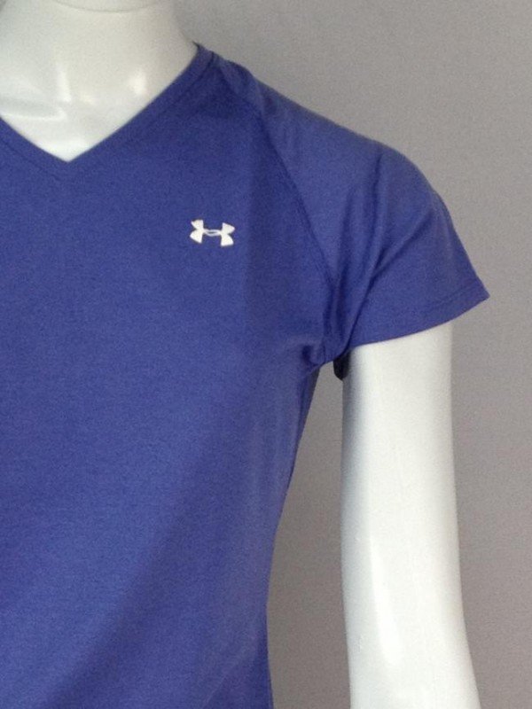 CAMISETA HEATGEAR UNDER ARMOUR GOLA V