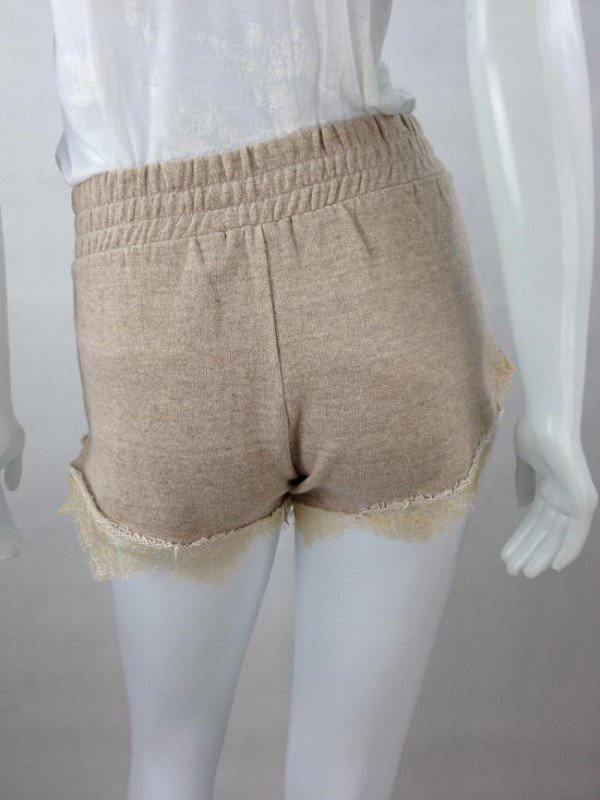 SHORTS TALIE NK COM RENDA NA BARRA