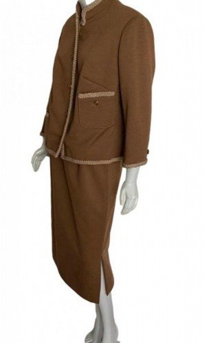 CONJUNTO DE CASACO E SAIA