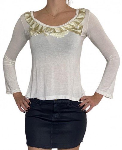 BLUSA DASLU COM BORDADOS NA GOLA