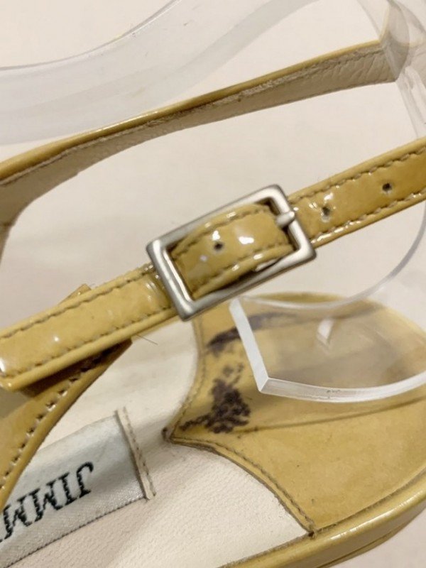 SAPATO JIMMY CHOO DE VERNIZ CARAMELO