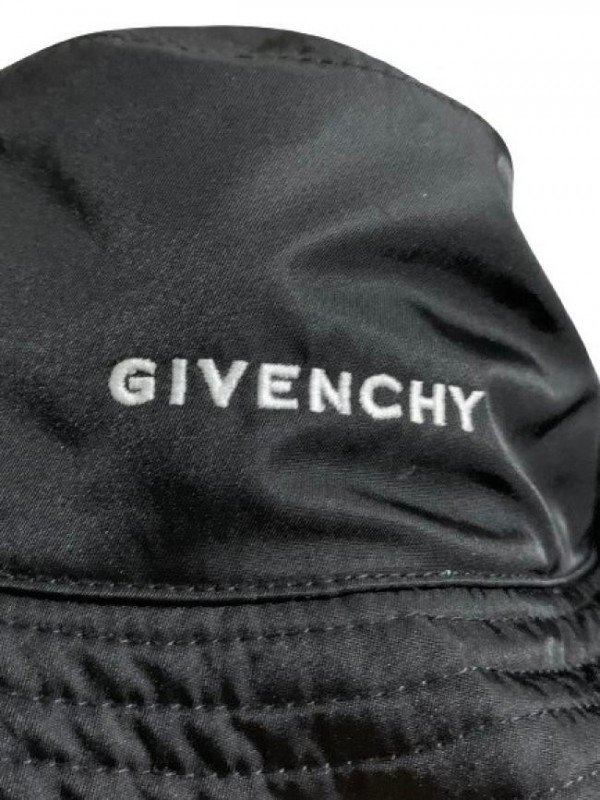 CHAPÉU GIVENCHY BUCKET HAT