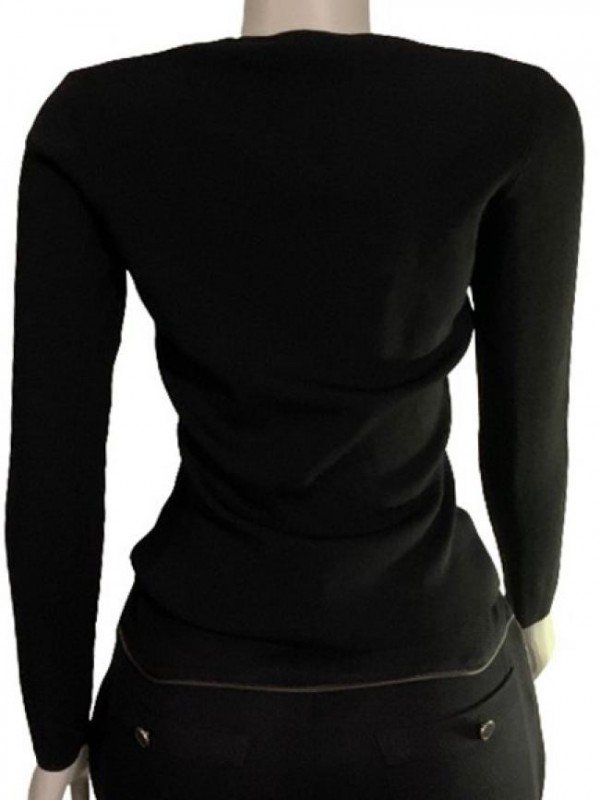 BLUSA CYRUS COM APLICAÇÕES DE BOLINHAS NO DECOTE