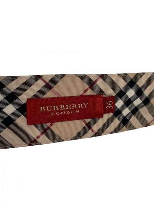 CAMISA BURBERRY LONDON BRANCA COM DETALHES NOS PUNHOS