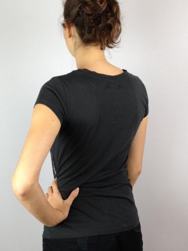 CAMISETA ZARA APLIQUES CAVEIRA